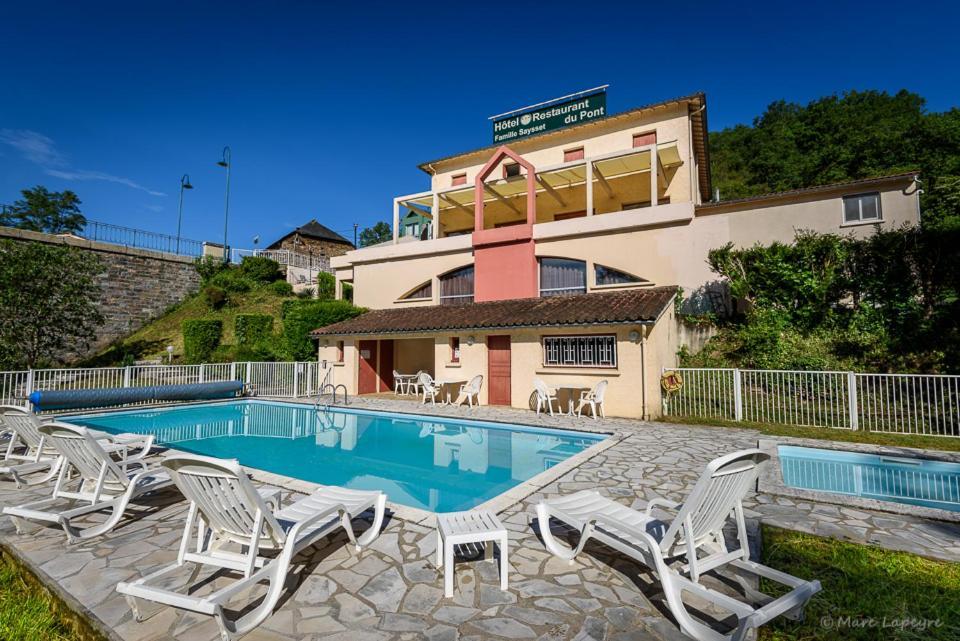 אמביאלט Logis Hotel Restaurant Du Pont מראה חיצוני תמונה