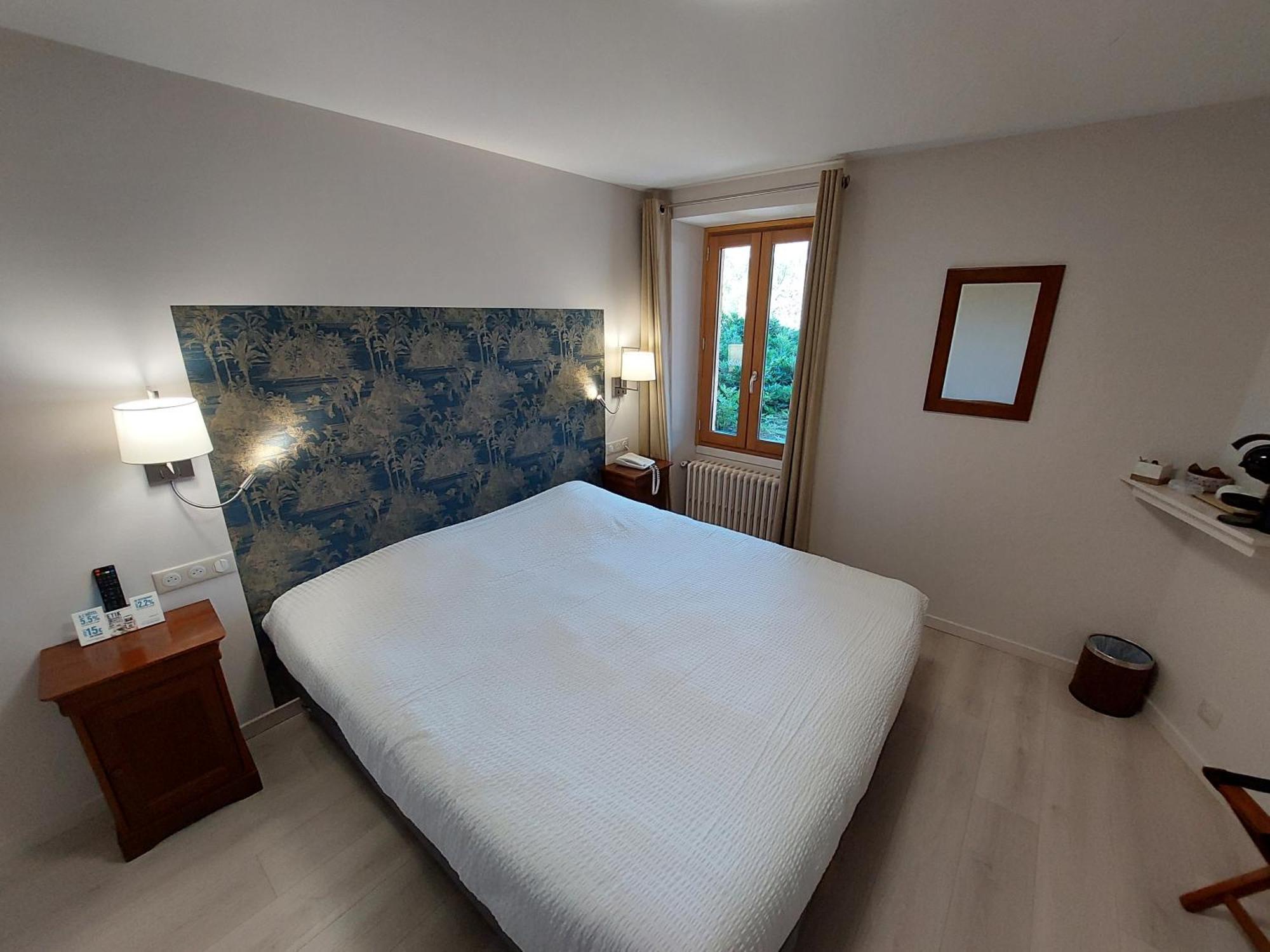 אמביאלט Logis Hotel Restaurant Du Pont מראה חיצוני תמונה