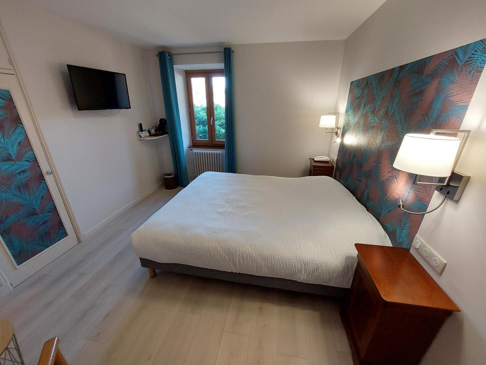 אמביאלט Logis Hotel Restaurant Du Pont מראה חיצוני תמונה
