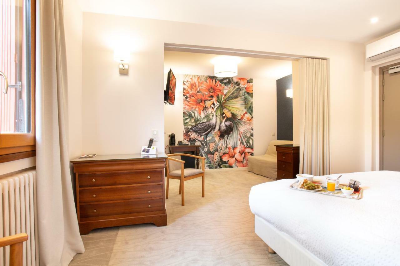 אמביאלט Logis Hotel Restaurant Du Pont מראה חיצוני תמונה